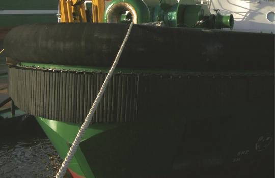 Cylindrical bow fenders